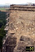 Der Königstein bei  Königstein im Elbsandsteingebirge, Sachsen, (D) - Schrammstein-Formation (KSr3) Stufe d (3) 17. Juli 2005.jpg